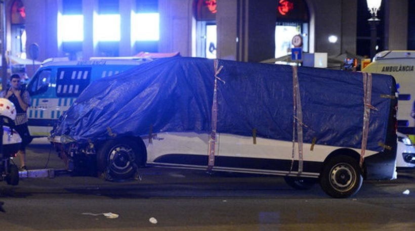 Νέο βίντεο από τη φονική πορεία του φορτηγού των τζιχαντιστών στη Βαρκελώνη